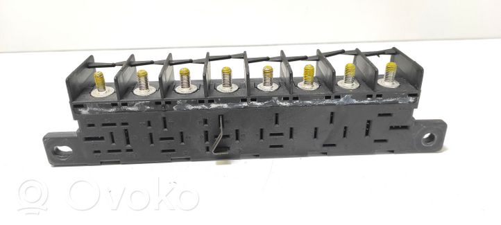 Audi 100 S4 C4 Module de fusibles 4A0941822