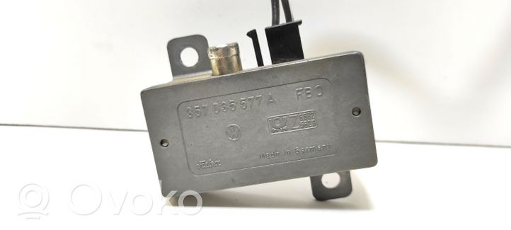 Volkswagen PASSAT B3 Antenas pastiprinātājs 357035577A