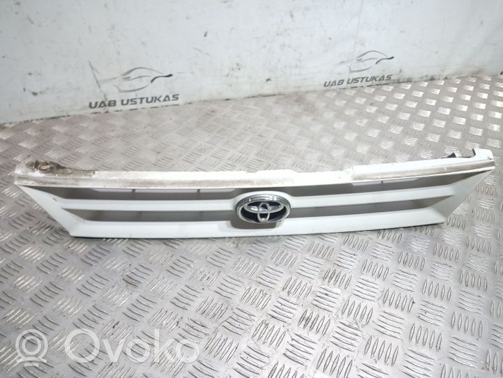 Toyota Corolla E100 Grille calandre supérieure de pare-chocs avant 531011A030