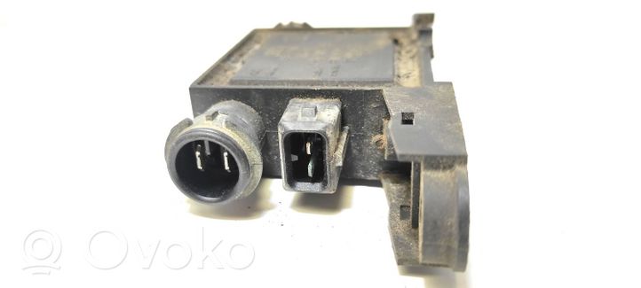 Audi 80 90 S2 B4 Oven keskuslukituksen ohjausyksikön moduuli 4A0959981