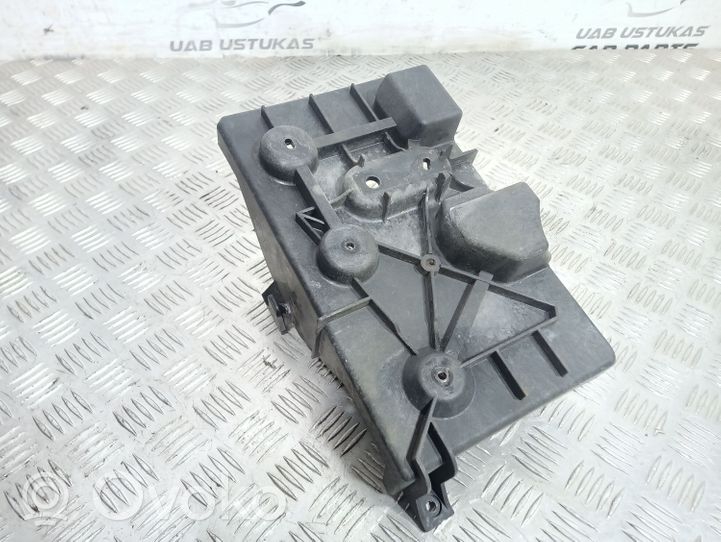 Mazda CX-7 Boîte de batterie EH6456041