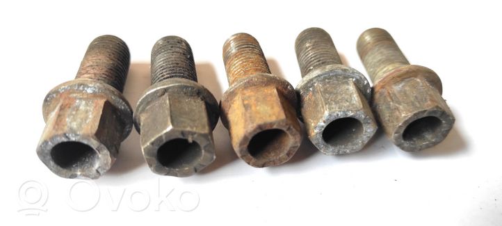 Volkswagen PASSAT B7 Nuts/bolts 