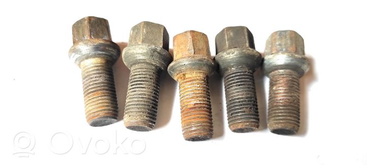 Volkswagen PASSAT B7 Nuts/bolts 