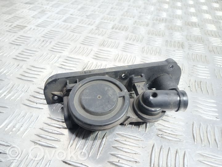 Audi A4 S4 B7 8E 8H Sfiato/tubo di sfiato/tubo flessibile 06F129101N