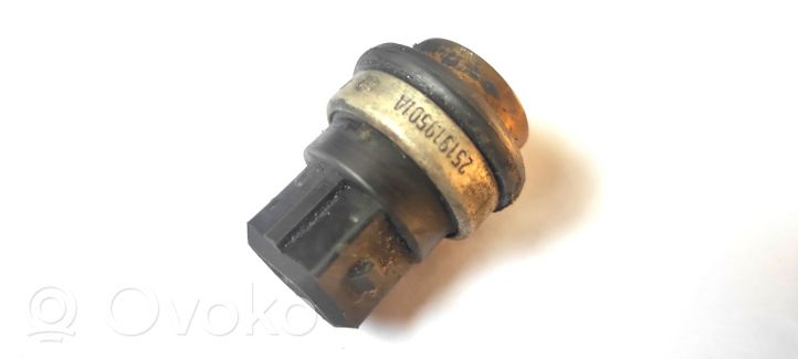 Volkswagen PASSAT B3 Sensore temperatura del liquido di raffreddamento 251919501A