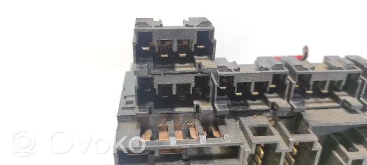 Volkswagen PASSAT B3 Module de fusibles 357937039