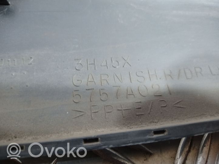 Mitsubishi Outlander Takaoven lista (muoto) 5757A021