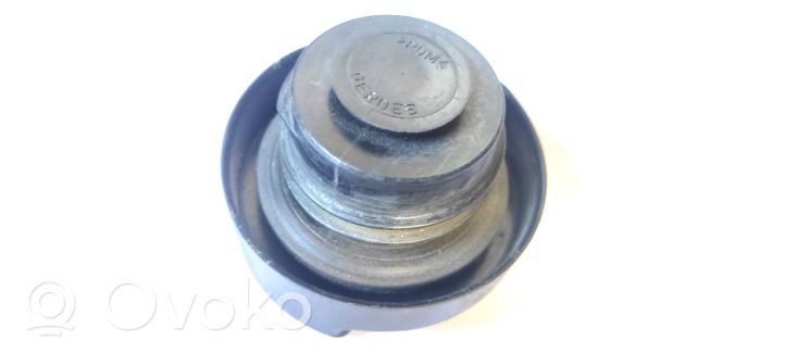 Opel Vectra B Tappo del serbatoio del carburante 