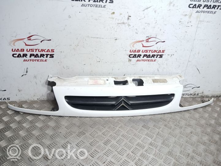 Citroen Saxo Front bumper upper radiator grill 