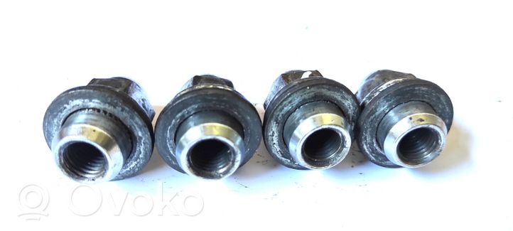 Mitsubishi Outlander Nuts/bolts 