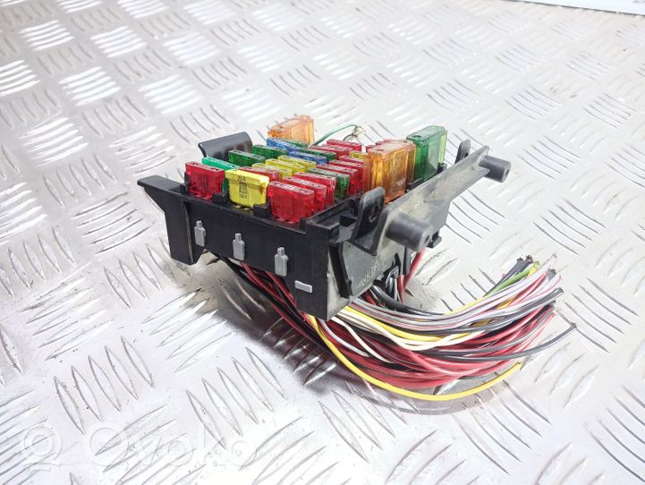 Opel Omega B1 Fuse module 