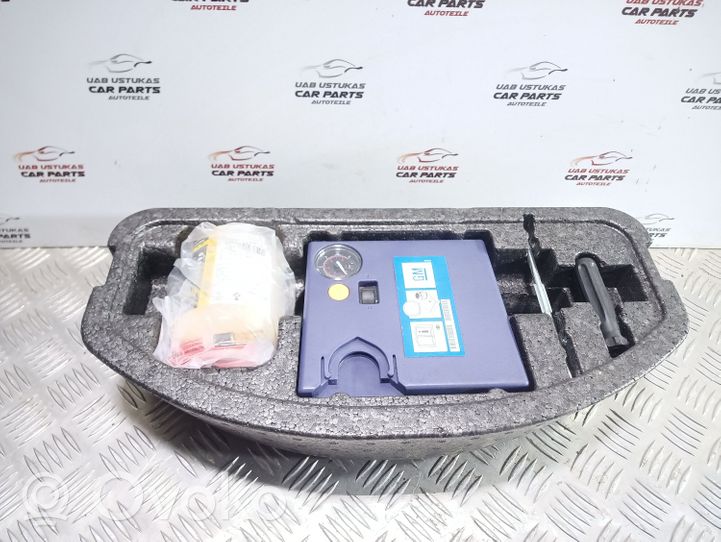 Opel Astra J Tool set 13279179