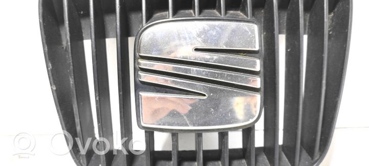 Seat Cordoba (6K) Front bumper upper radiator grill 6K0853654D