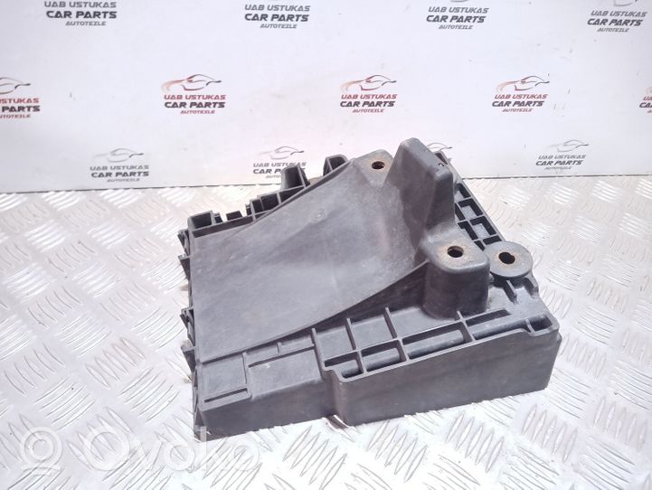 Jeep Patriot Boîte de batterie 05115730AA