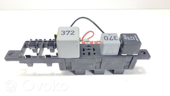 Volkswagen PASSAT B5.5 Fuse module 