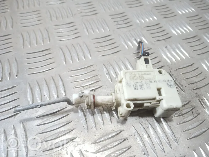 Volkswagen Golf IV Fuel tank cap lock motor 1J0810773