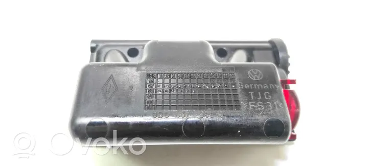 Volkswagen PASSAT B5 Peleninė panelėje 3B0857989A