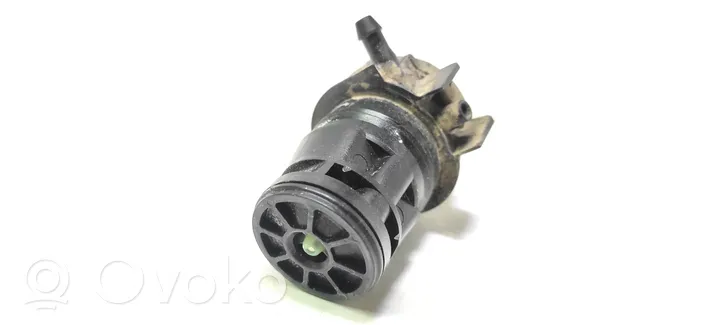 Mazda 3 I Pompe de lave-glace de pare-brise 8603109120