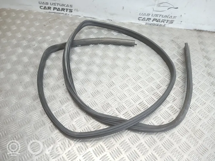 Volkswagen Golf II Front door rubber seal 