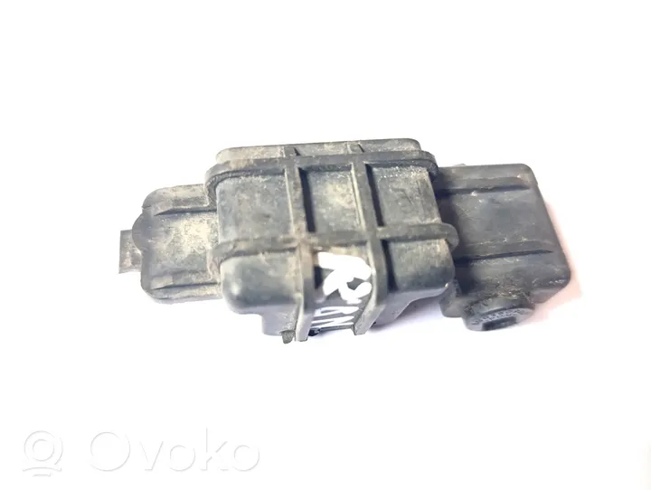 Audi A6 S6 C5 4B Fixation de radiateur 8D0260427