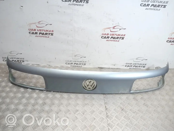 Volkswagen PASSAT B3 Maskownica / Grill / Atrapa górna chłodnicy 