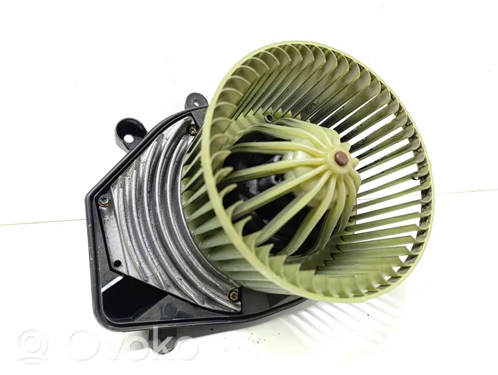 Volkswagen PASSAT B5.5 Ventola riscaldamento/ventilatore abitacolo 8D1820021