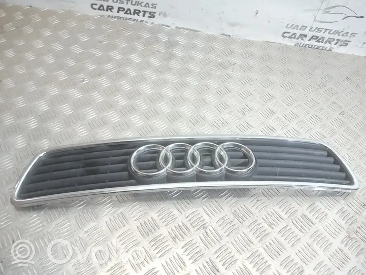 Audi A4 S4 B5 8D Grille calandre supérieure de pare-chocs avant 8D0853651J