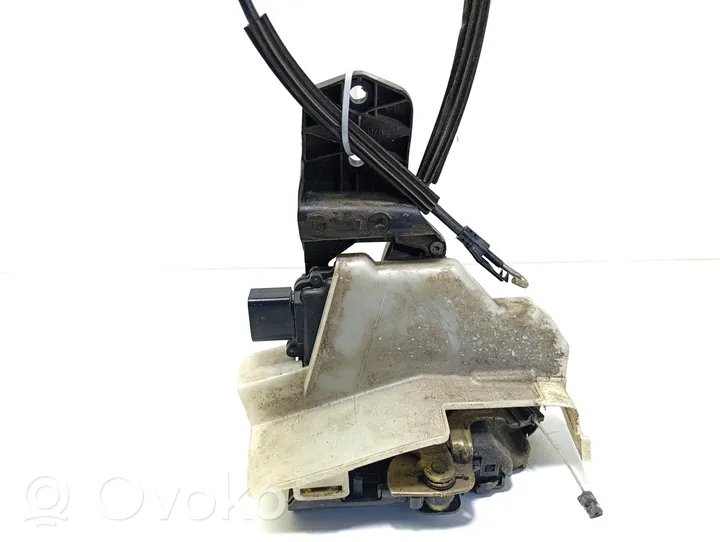 Volkswagen PASSAT B5.5 Front door lock 