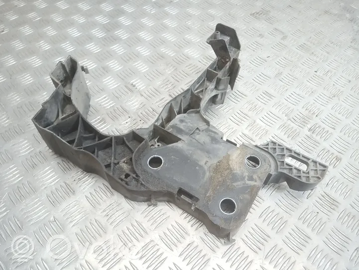 Renault Megane II Pannello laterale di supporto del radiatore 8200137496