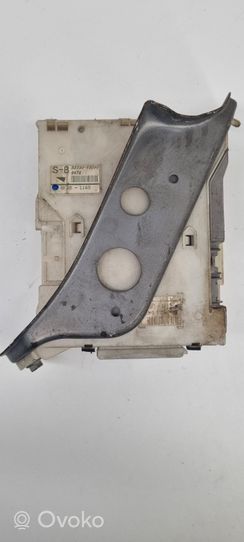 Lexus IS 220D-250-350 Module de fusibles 8273053050