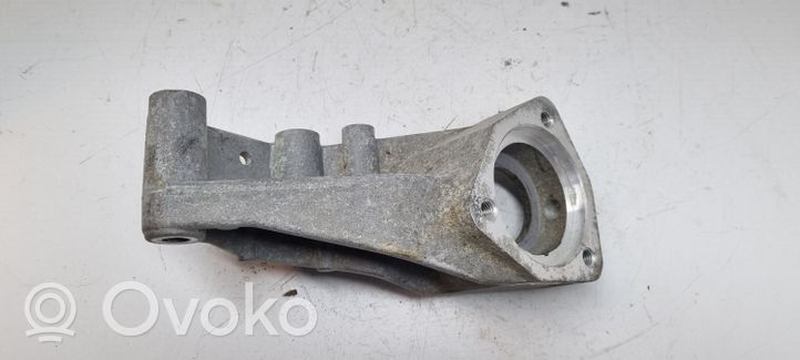 Opel Mokka Wspornik / Mocowanie łożyska podpory wału napędowego 95400936