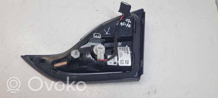 Opel Zafira C Lampy tylnej klapy bagażnika 39028598