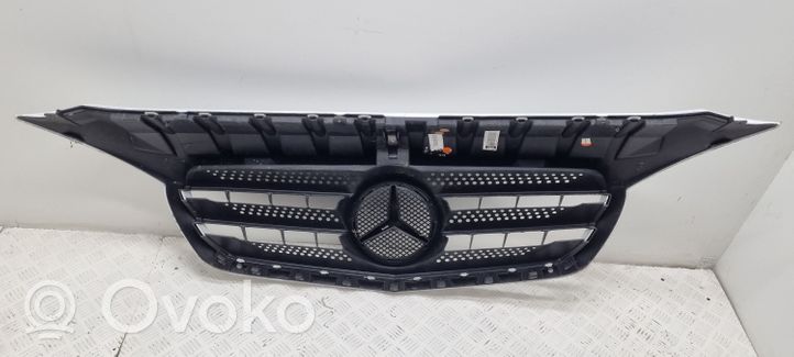 Mercedes-Benz Citan W415 Etupuskurin ylempi jäähdytinsäleikkö A4158880023