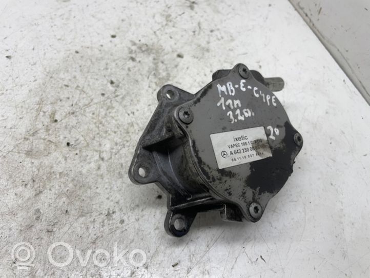 Mercedes-Benz E C207 W207 Alipainepumppu A6422300065