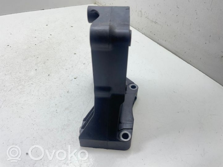 BMW 5 E39 A/C compressor mount bracket 7792202