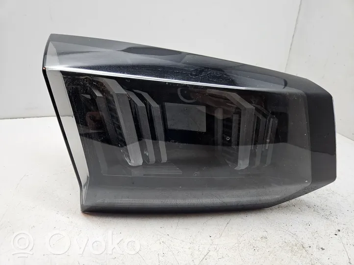 Peugeot 5008 II Lampy tylnej klapy bagażnika 9836231880