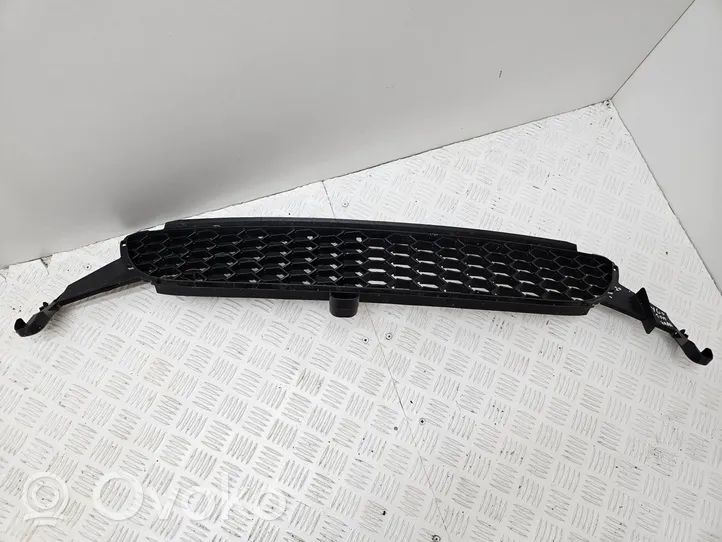 Toyota Aygo AB10 Etupuskurin alempi jäähdytinsäleikkö 531120H040