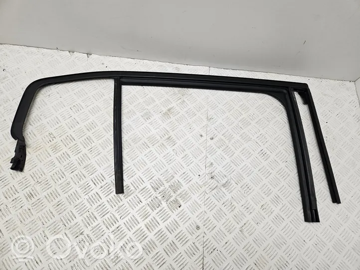 Citroen C5 Aircross Moulures des vitres de la porte arrière 9816902980