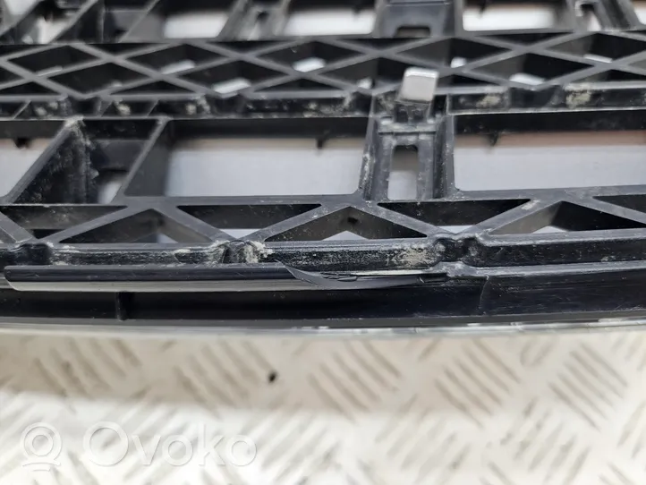 Mercedes-Benz Vito Viano W639 Maskownica / Grill / Atrapa górna chłodnicy A6398880123