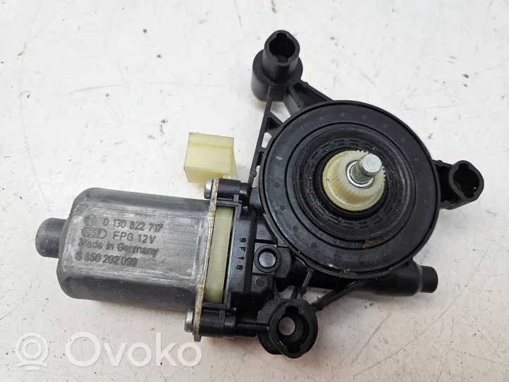 Volkswagen Golf Sportsvan Front door window regulator motor 5Q0959801B