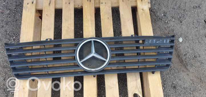 Mercedes-Benz Sprinter W901 W902 W903 W904 Grille calandre supérieure de pare-chocs avant 9018880123