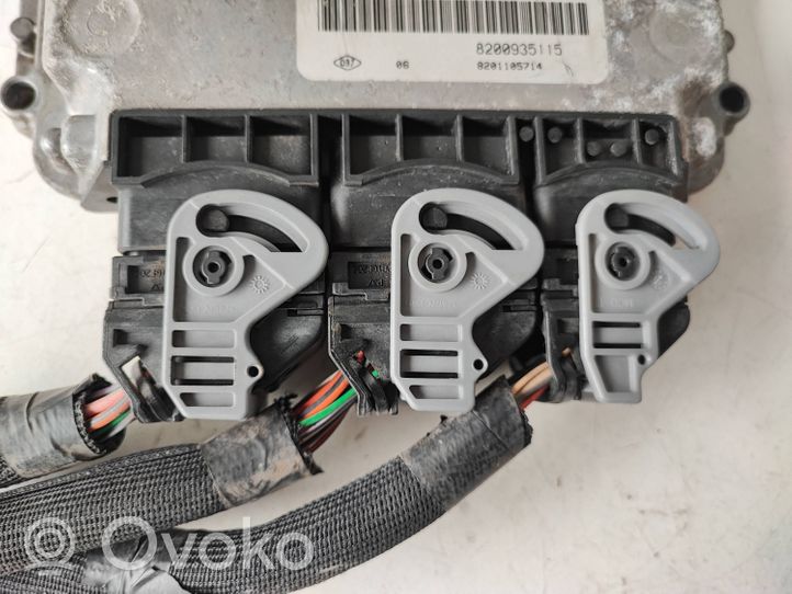 Opel Vivaro Sterownik / Moduł ECU 8200935115