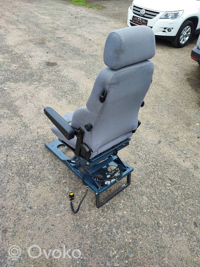 Renault Master II Asiento delantero del conductor 00107116