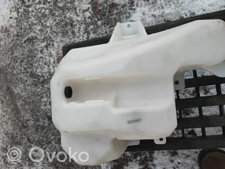 Ford Mustang VI Windshield washer fluid reservoir/tank FR3B17B613AD