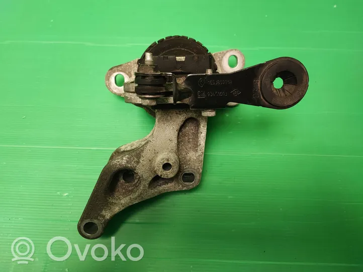 Opel Vivaro Engine mount bracket 165385971R