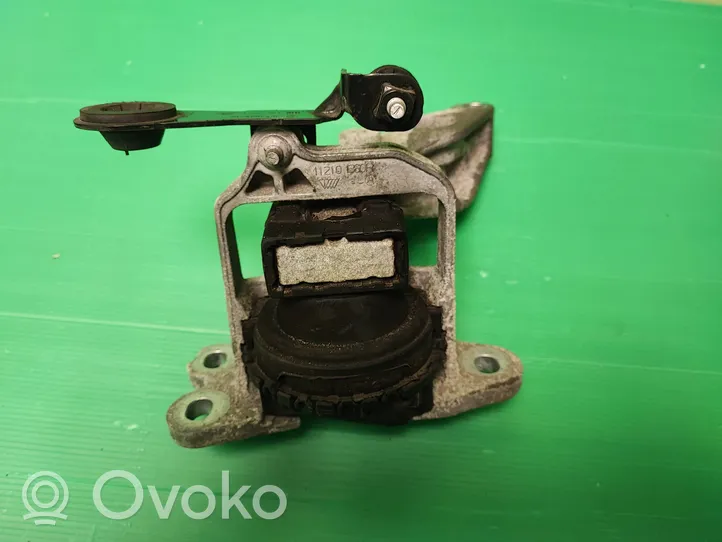 Opel Vivaro Engine mount bracket 165385971R