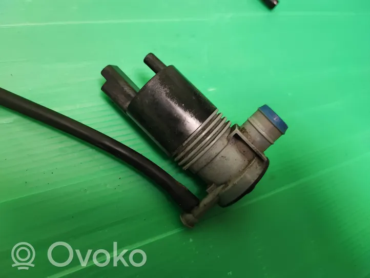 Opel Vivaro Windscreen/windshield washer pump 1802251136N