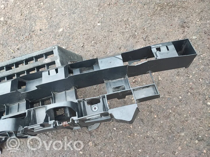 Opel Vivaro Front bumper support beam 620905080B