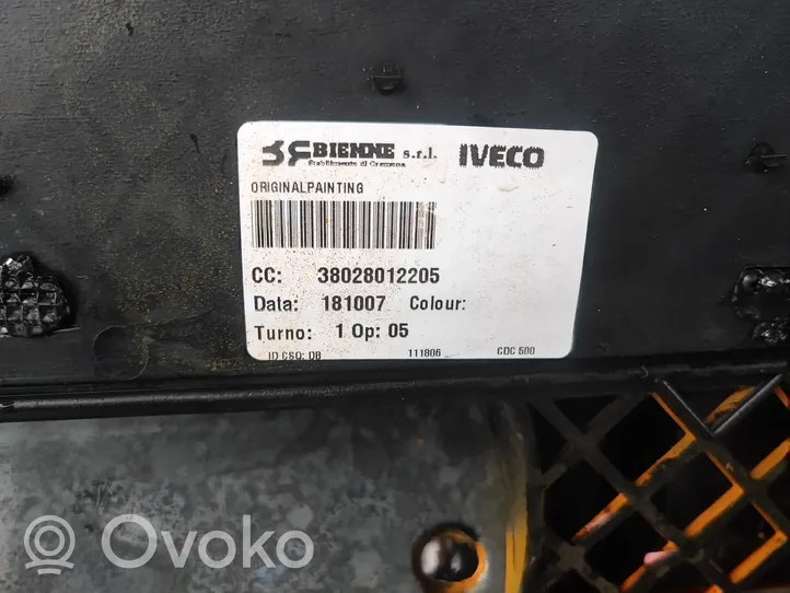 Iveco Daily 35 - 40.10 Etupuskurin ylempi jäähdytinsäleikkö 38028012205