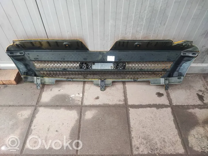 Iveco Daily 35 - 40.10 Etupuskurin ylempi jäähdytinsäleikkö 38028012205